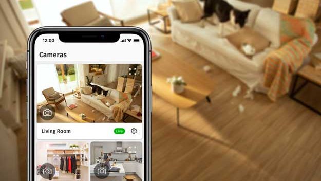 Mobiltelefon med overvåkningskamera av hus
