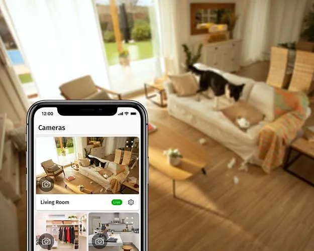 Mobiltelefon med overvåkningskamera av hus